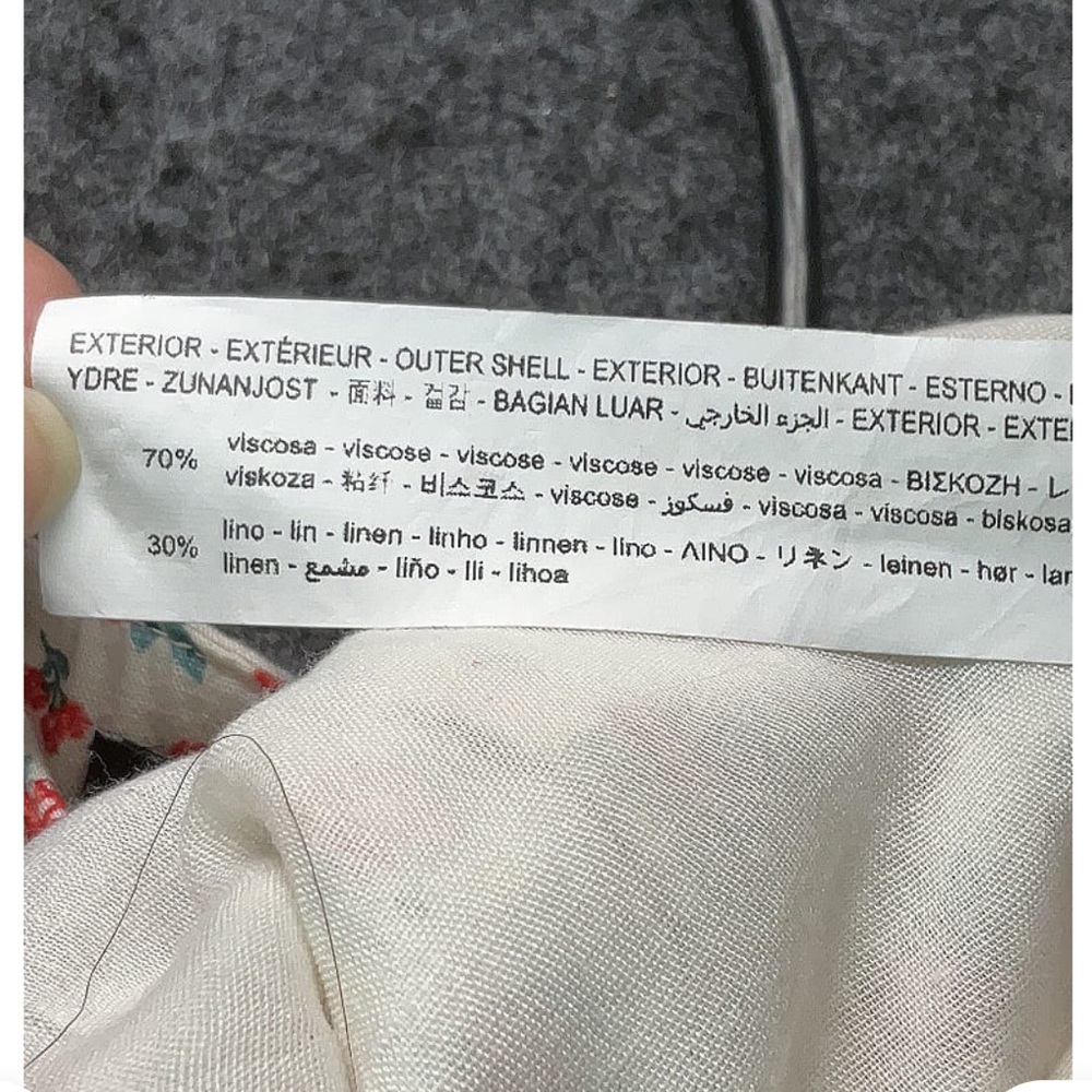 NWT Zara ivory with red floral mini skirt. Size small ❤️ - Picture 3 of 8